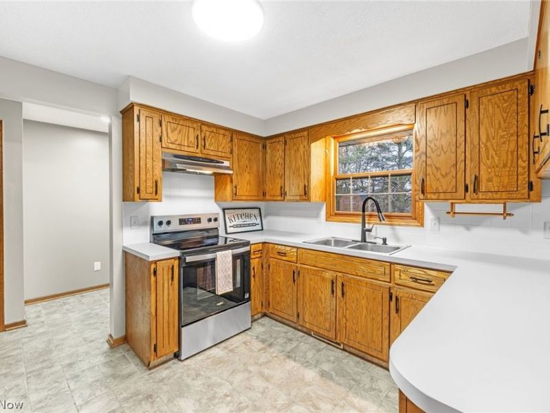 3845 Oakridge Drive NE, Louisville, OH 44641 Photo 10