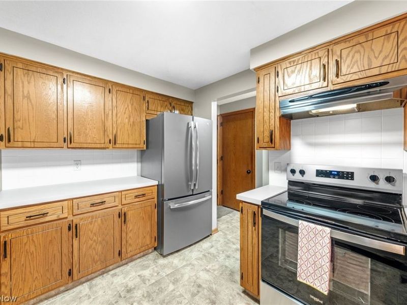 3845 Oakridge Drive NE, Louisville, OH 44641 Photo 12