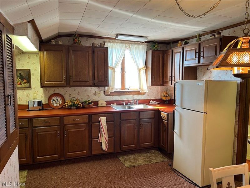 984 W Main Street, Sugarcreek, OH 44681 Photo 4