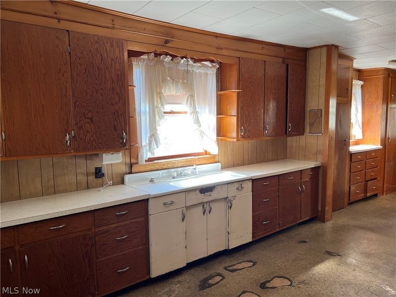 984 W Main Street, Sugarcreek, OH 44681 Photo 7