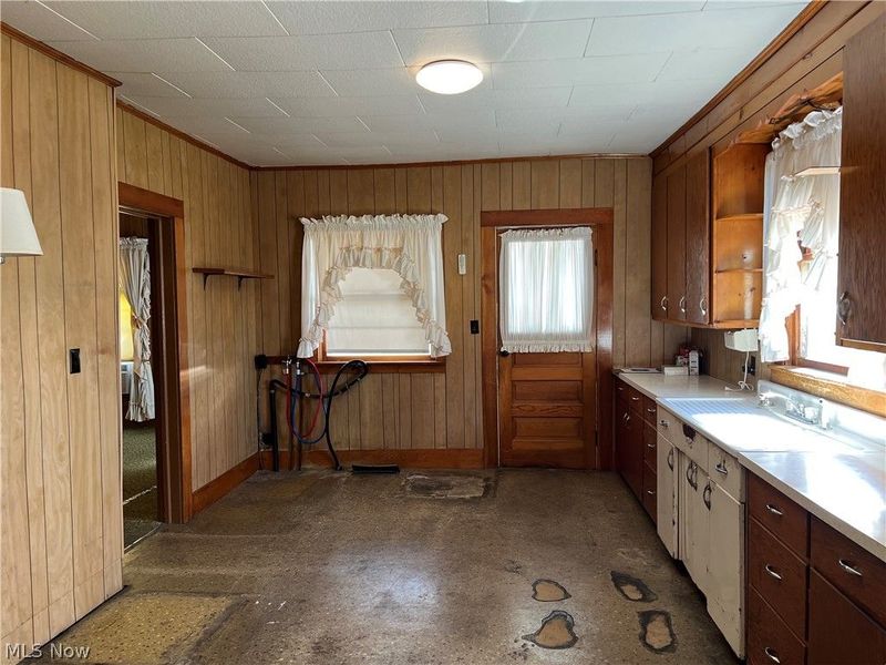 984 W Main Street, Sugarcreek, OH 44681 Photo 9