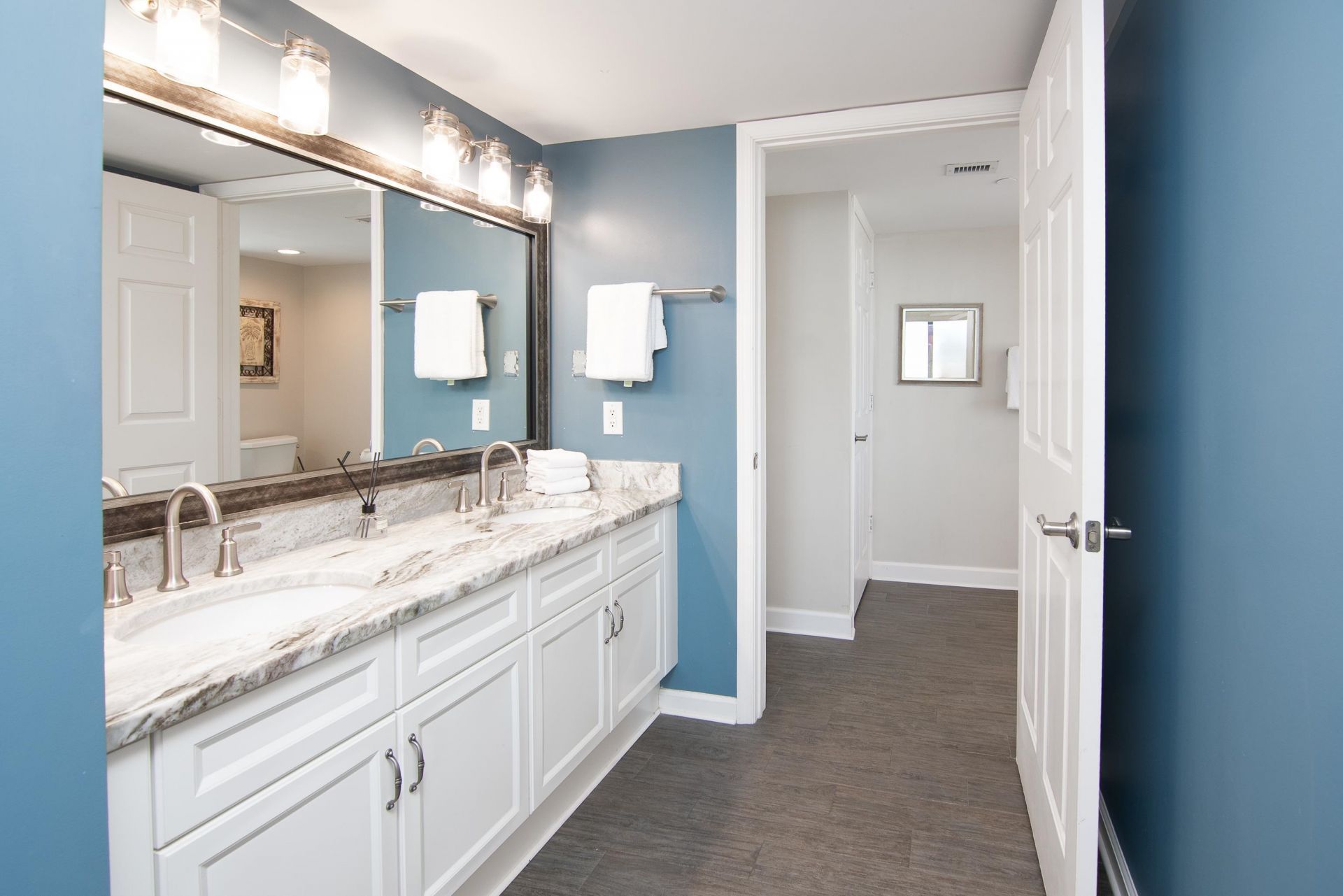 8560 Queensway Blvd. Photo 21