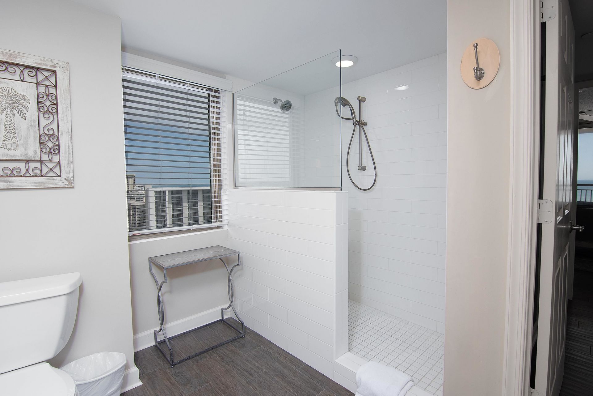 8560 Queensway Blvd. Photo 22