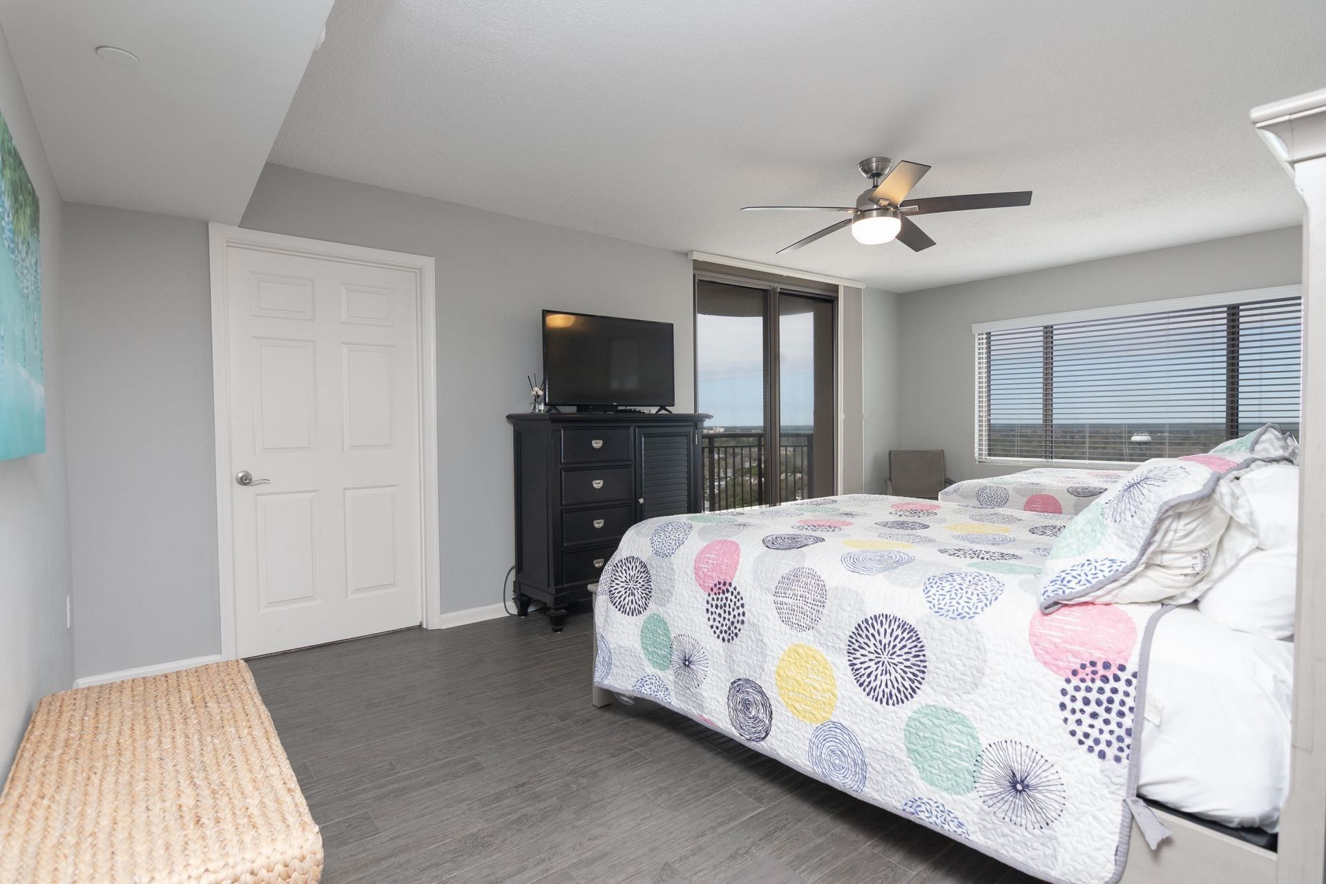 8560 Queensway Blvd. Photo 29