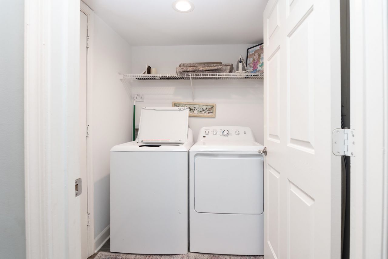 8560 Queensway Blvd.  Photo 30