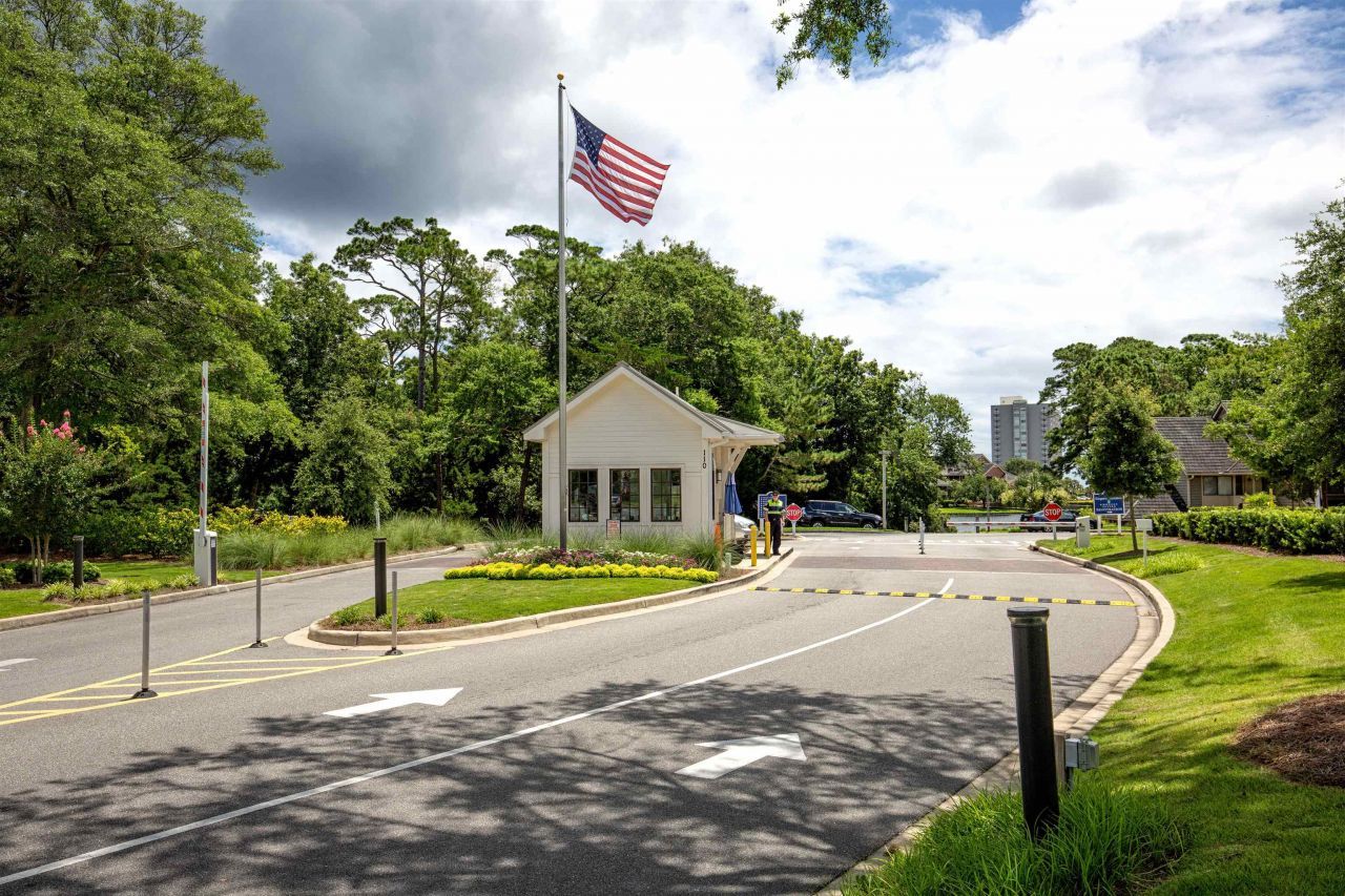 8560 Queensway Blvd.  Photo 39