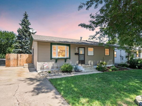 1912 E Spruce St, Sioux Falls, SD 57103