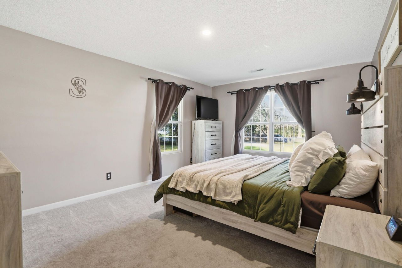 7 Center Point Drive Photo 12