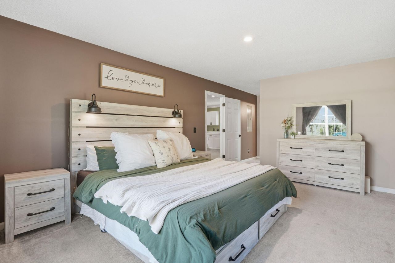 7 Center Point Drive Photo 14