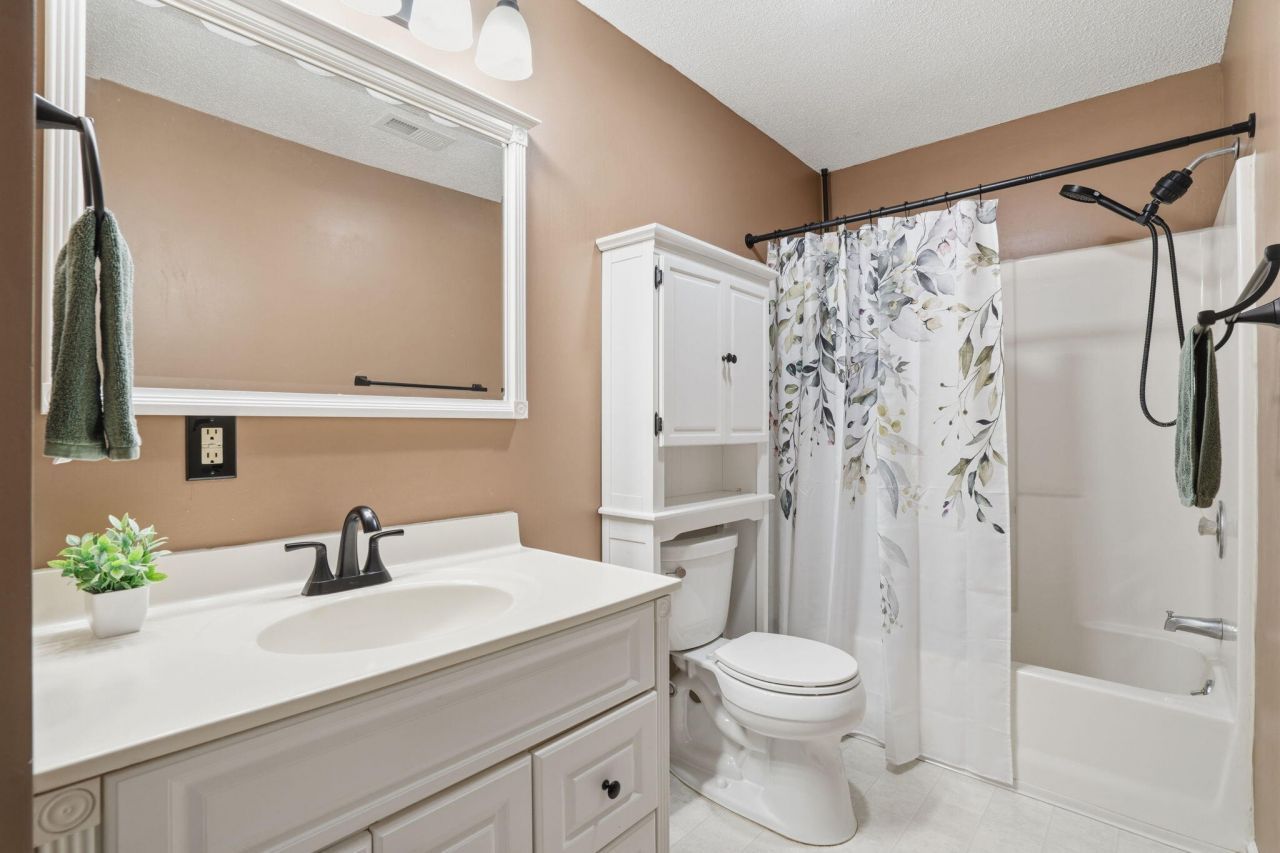 7 Center Point Drive Photo 15