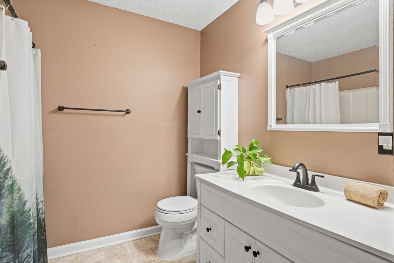 7 Center Point Drive Photo 18