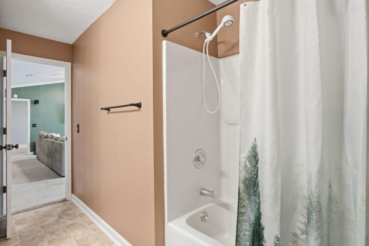 7 Center Point Drive Photo 19