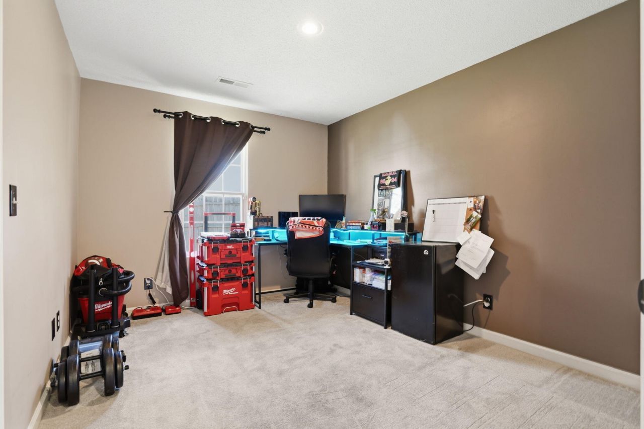 7 Center Point Drive Photo 22