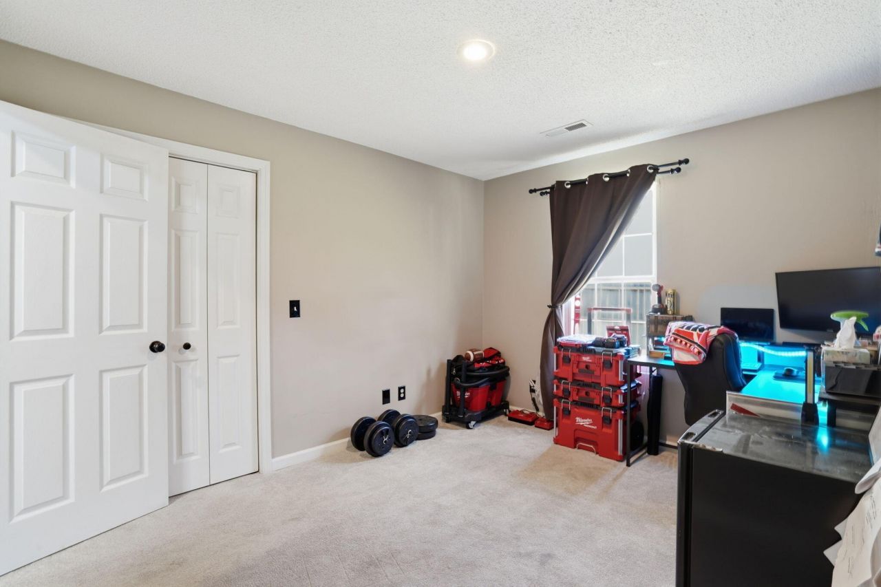 7 Center Point Drive Photo 23