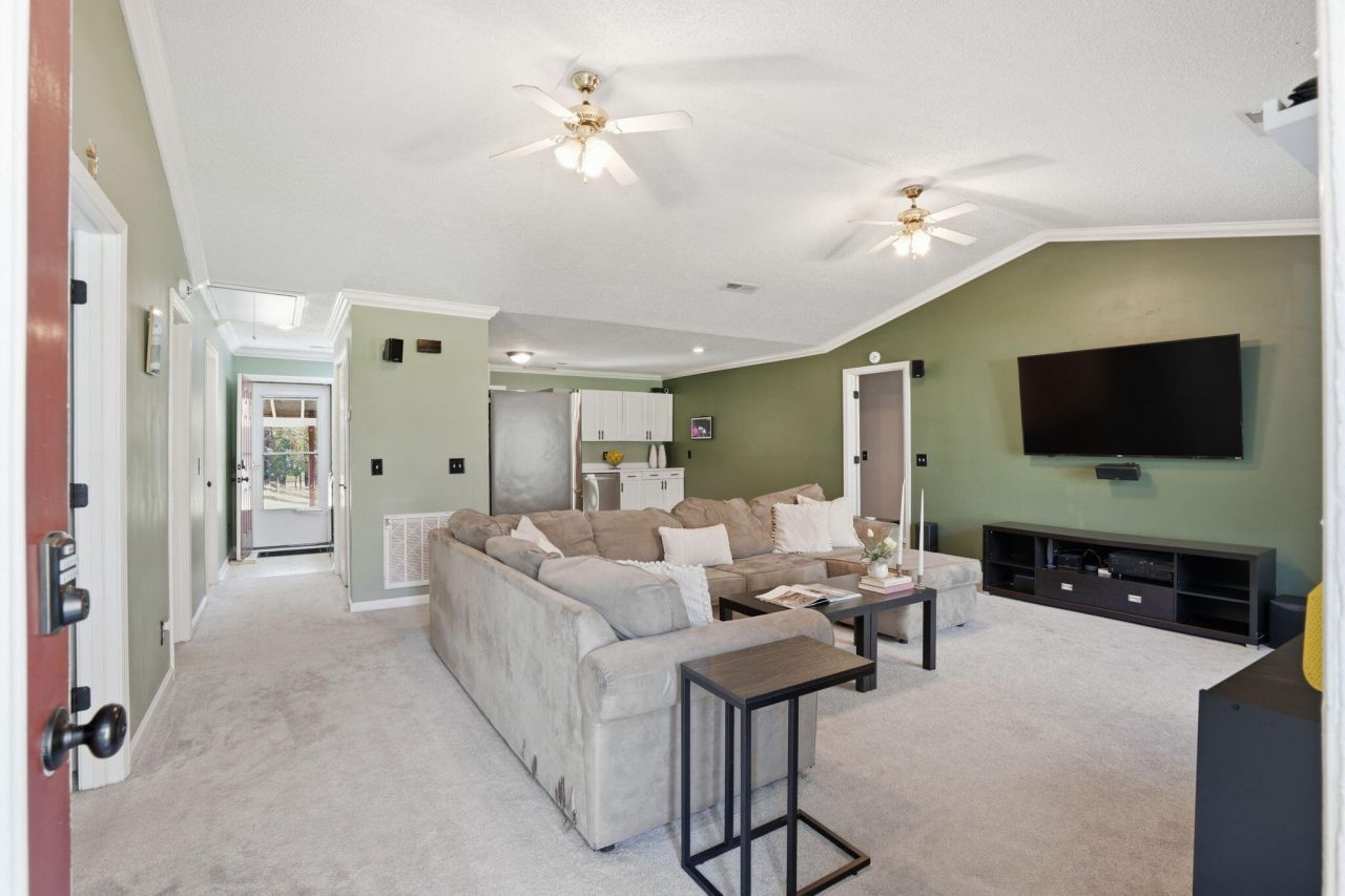 7 Center Point Drive Photo 6