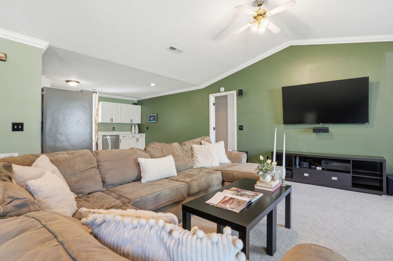 7 Center Point Drive Photo 8