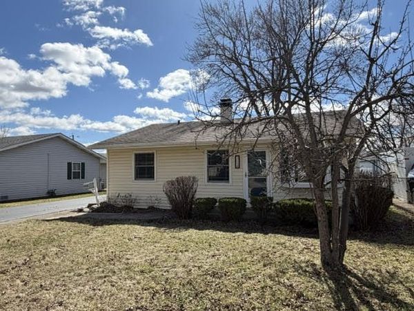 111 Cedar Circle , Streamwood, IL 60107