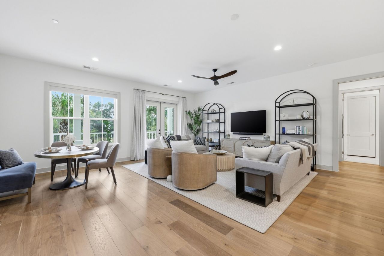 320 Longshore Street Photo 11