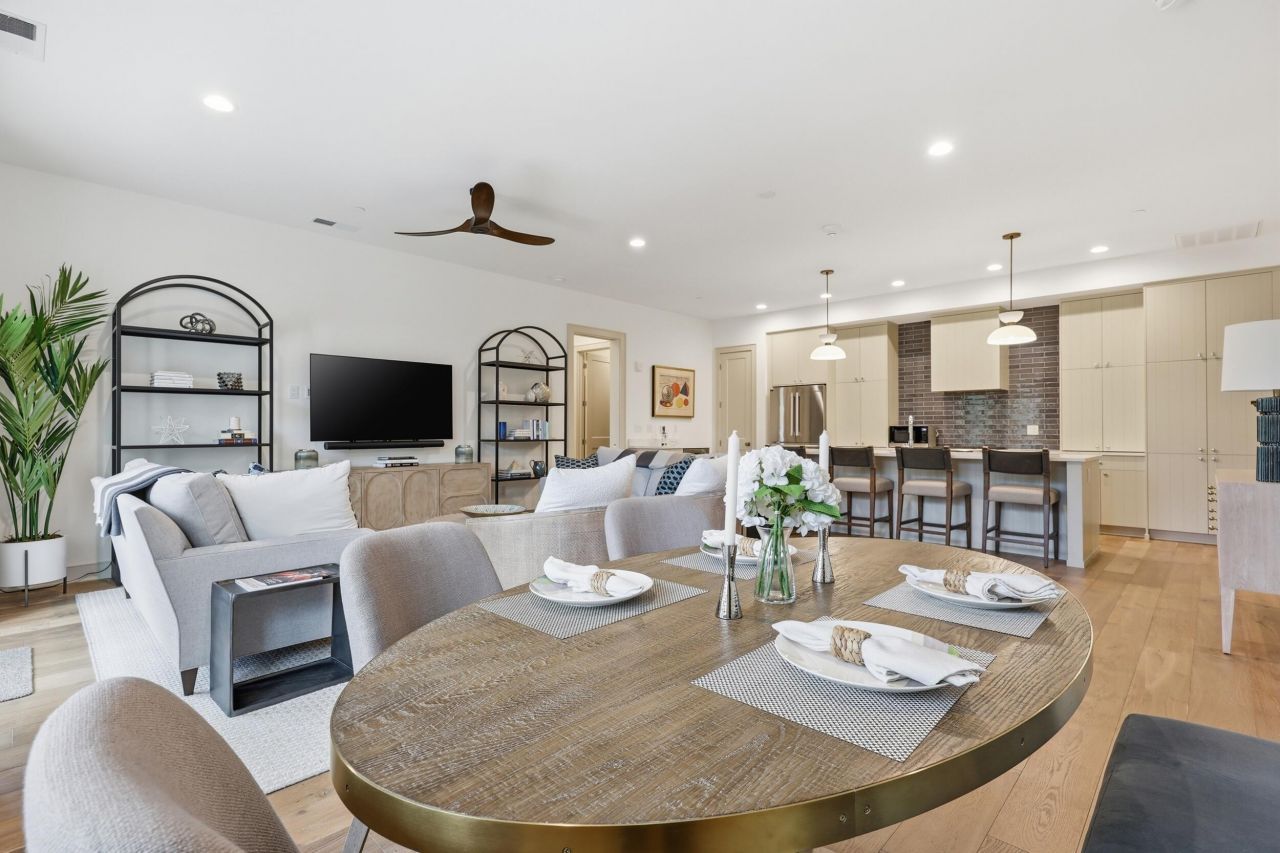 320 Longshore Street Photo 13