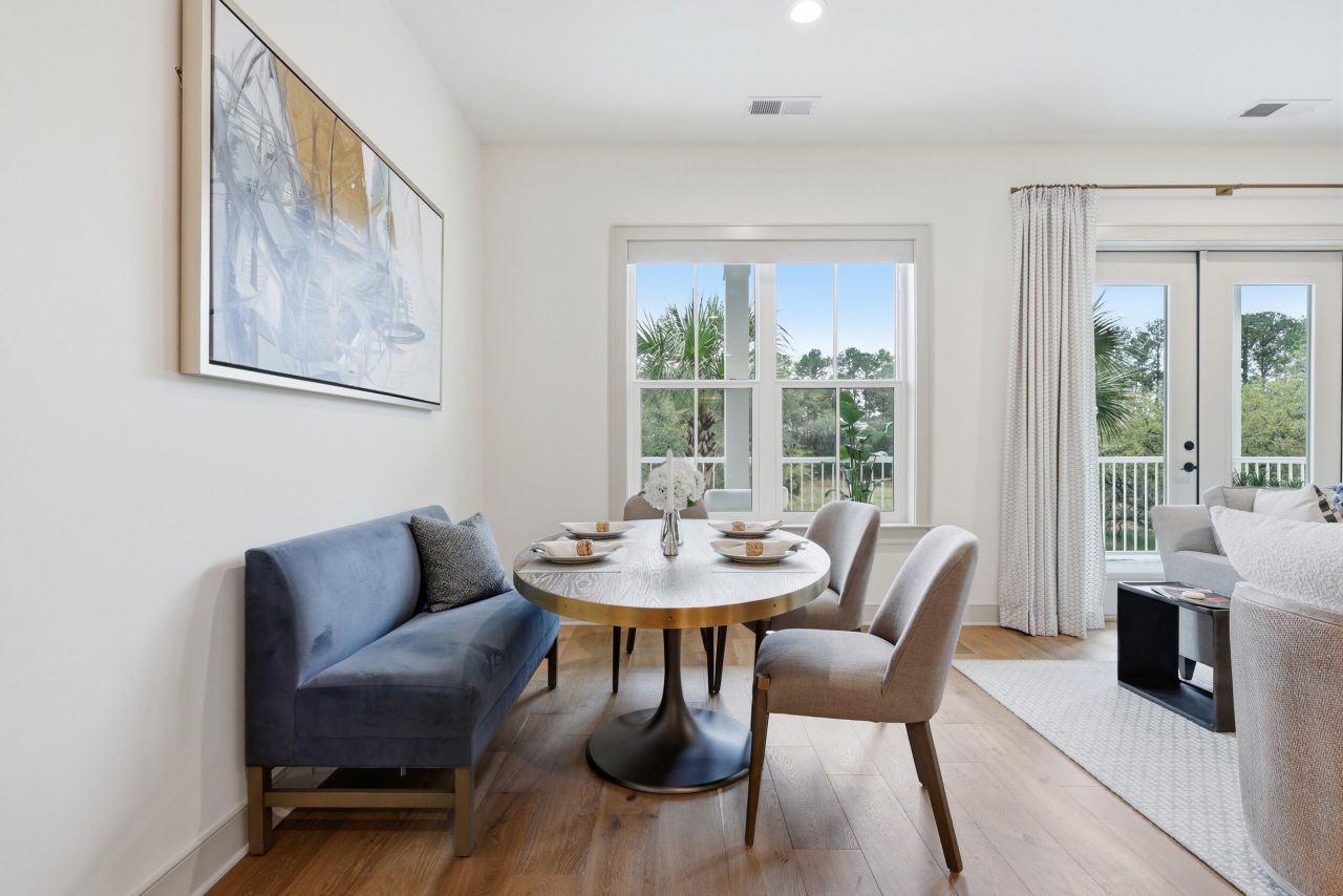 320 Longshore Street Photo 14