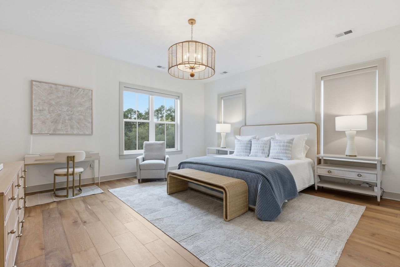 320 Longshore Street Photo 16