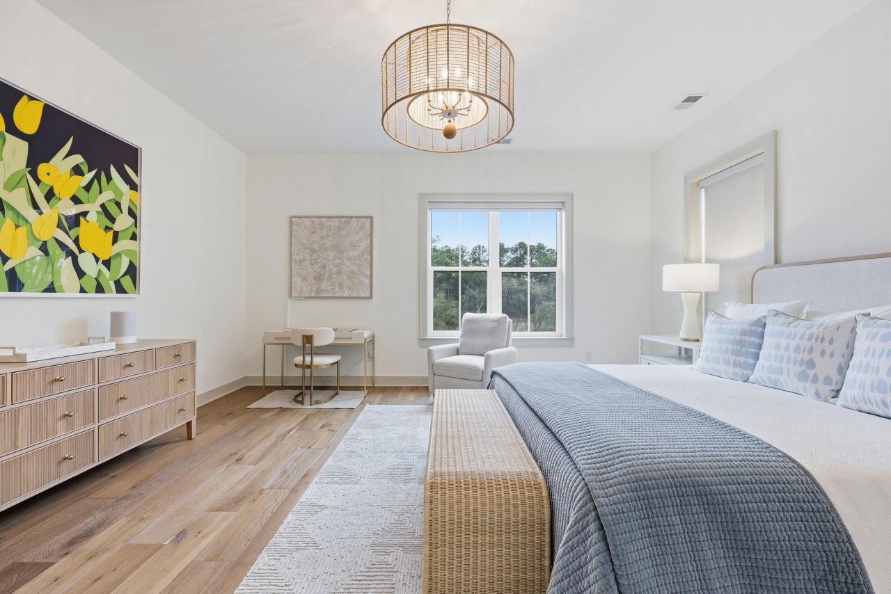 320 Longshore Street Photo 17