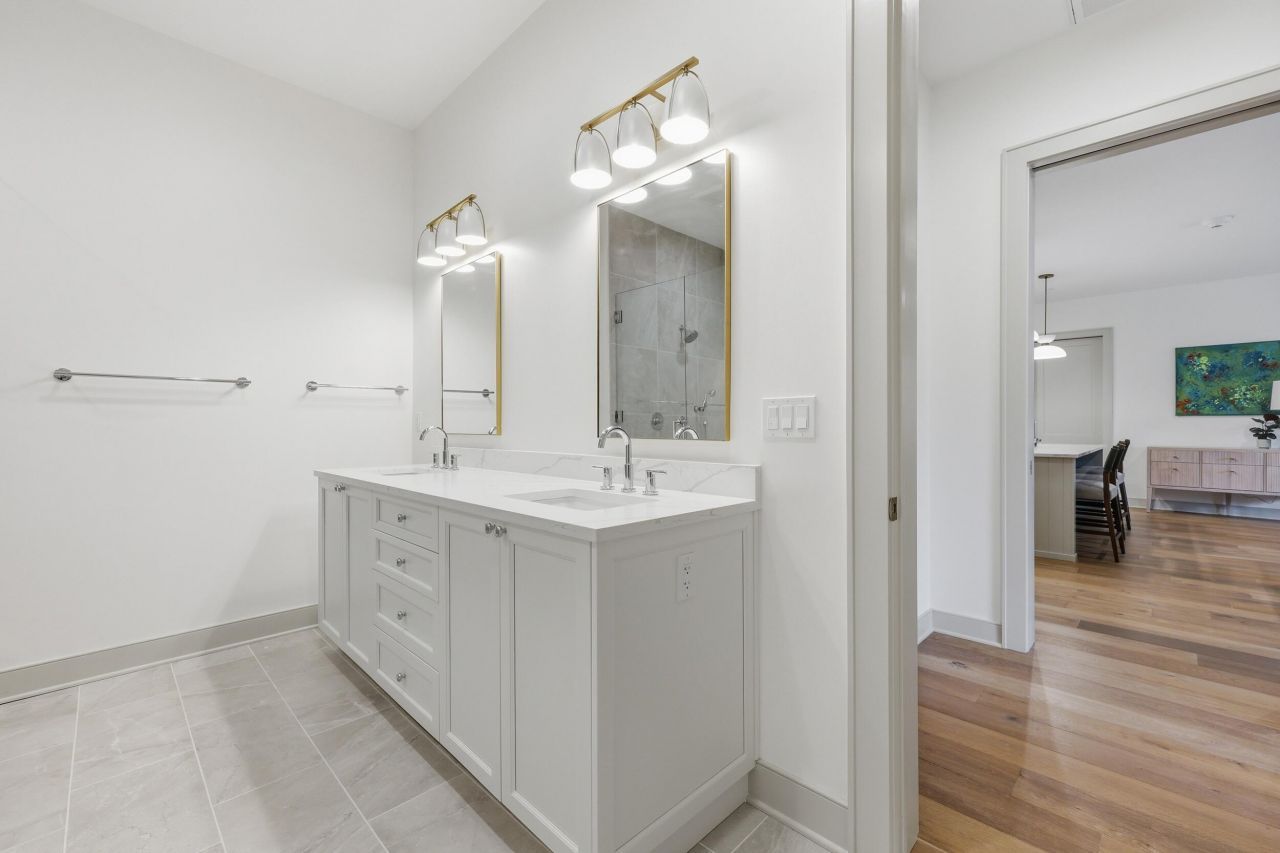 320 Longshore Street Photo 19