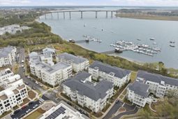 320 Longshore Street photo 4