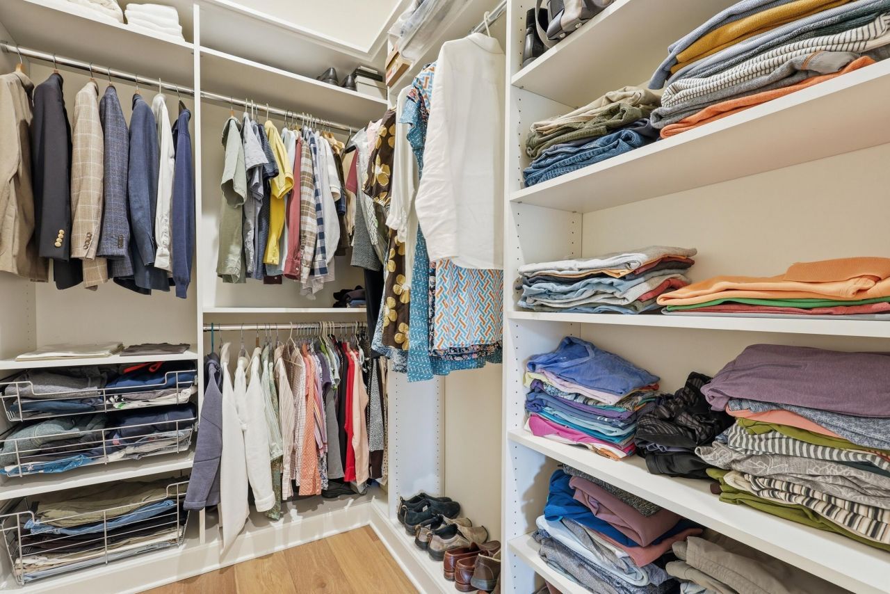 320 Longshore Street Photo 21