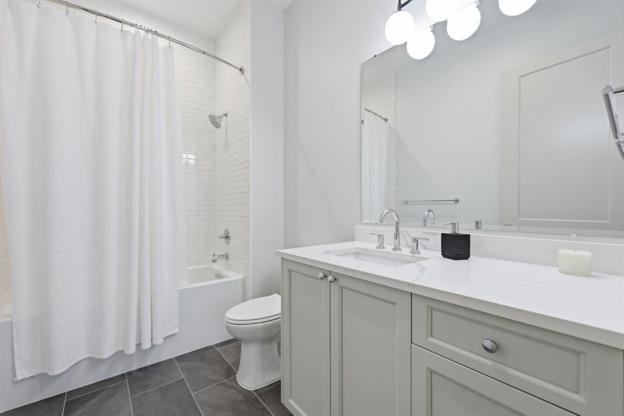 320 Longshore Street Photo 25