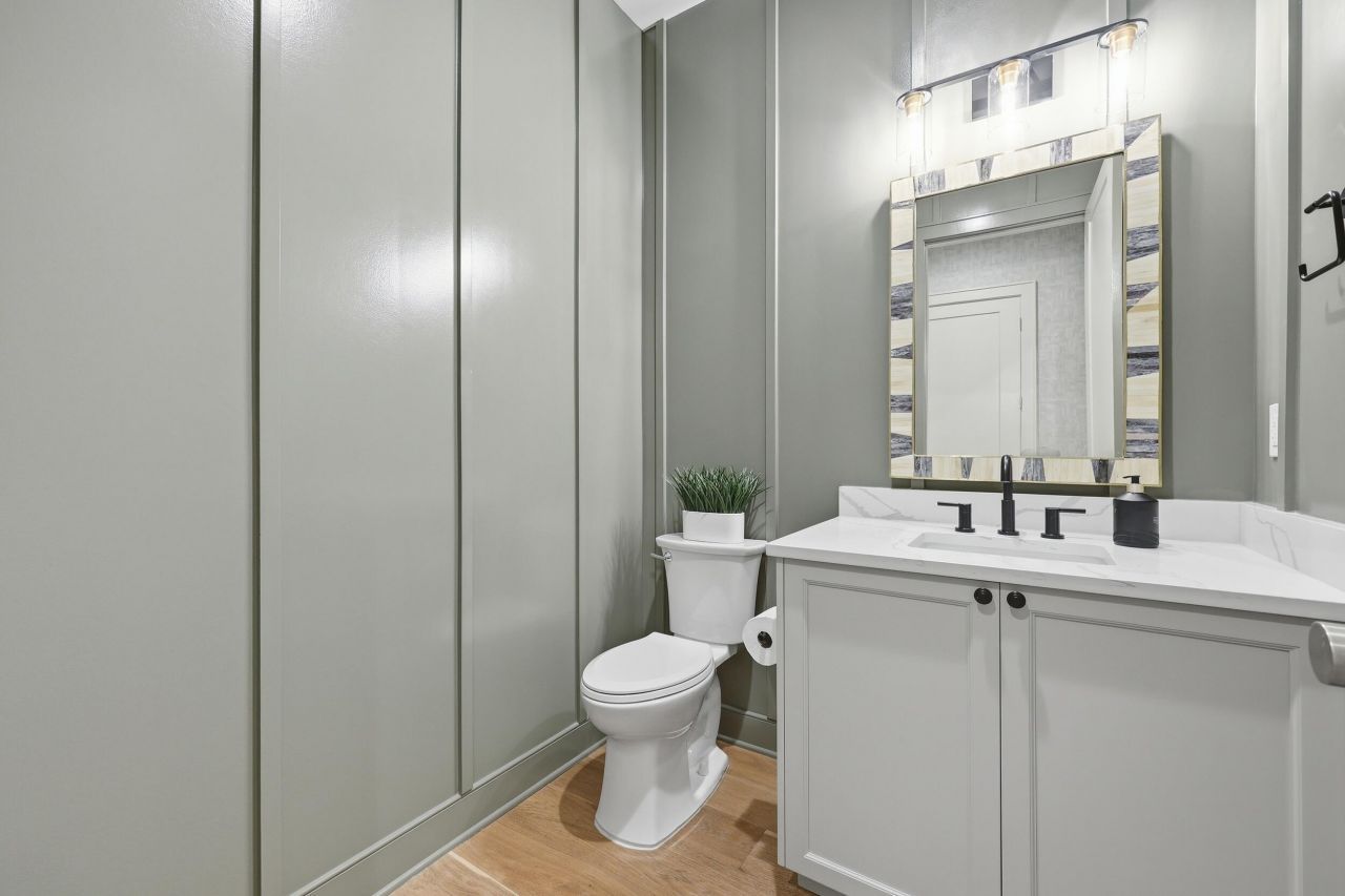 320 Longshore Street Photo 28