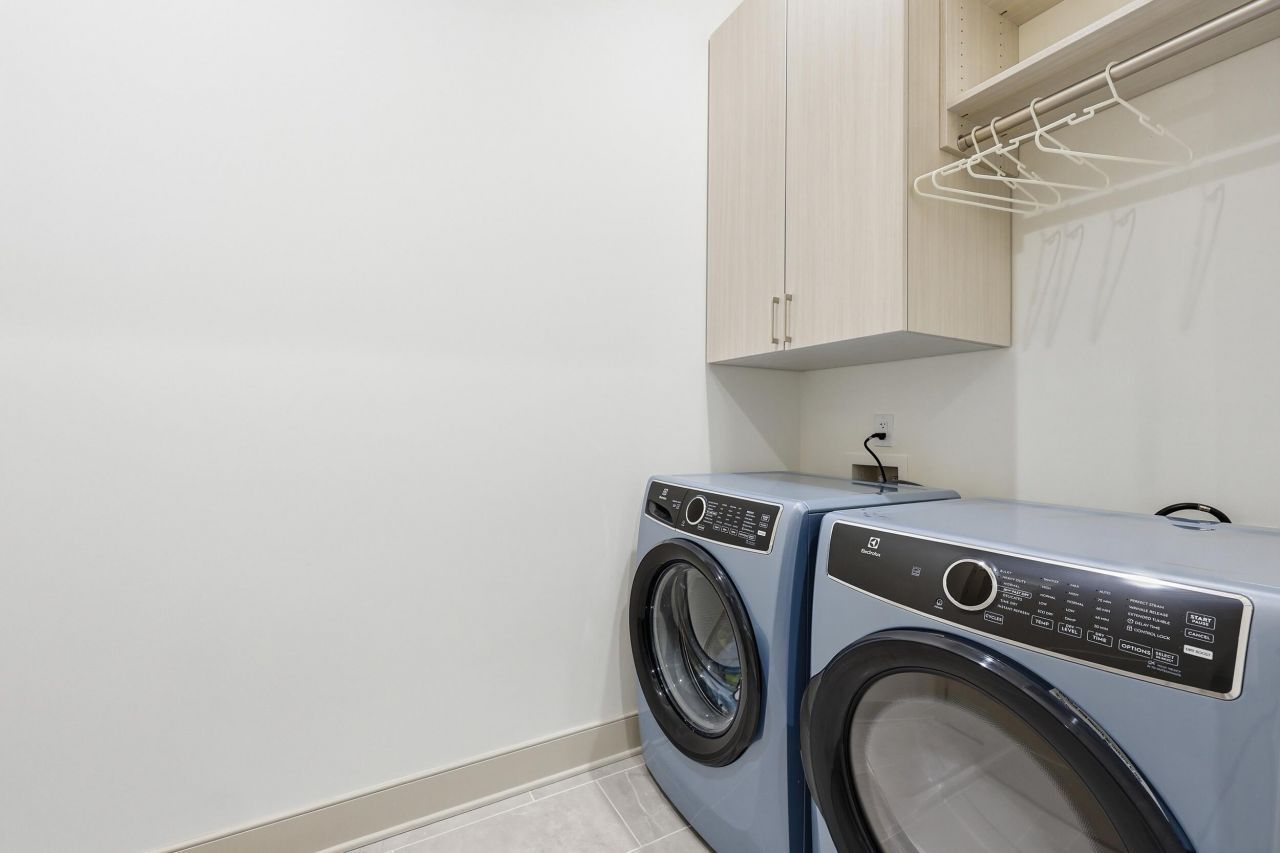 320 Longshore Street Photo 29