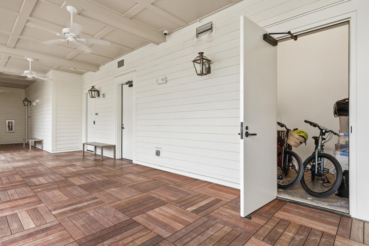 320 Longshore Street Photo 30