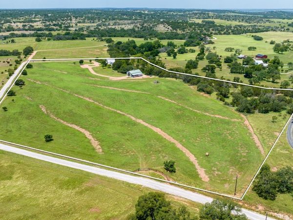 810 Clear Creek LN, Fredericksburg, TX 78624