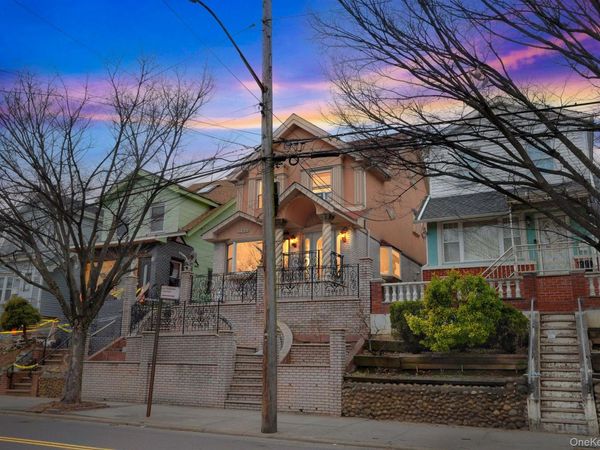 9429 Park Lane S, Woodhaven, NY 11421