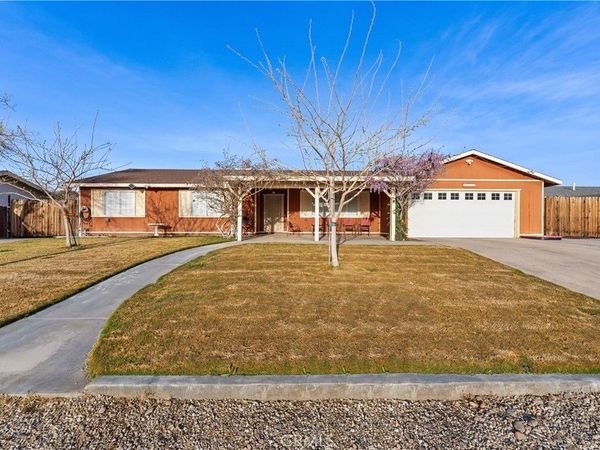 39443 162nd, Lake Los Angeles, CA 93591