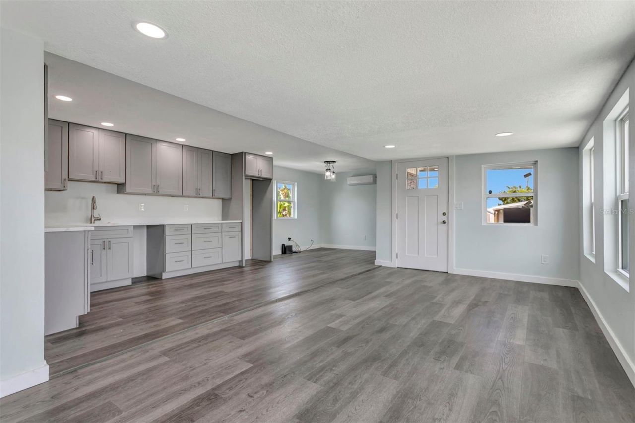 410 W 51st Avenue Drive W, Bradenton, FL 34207 Photo