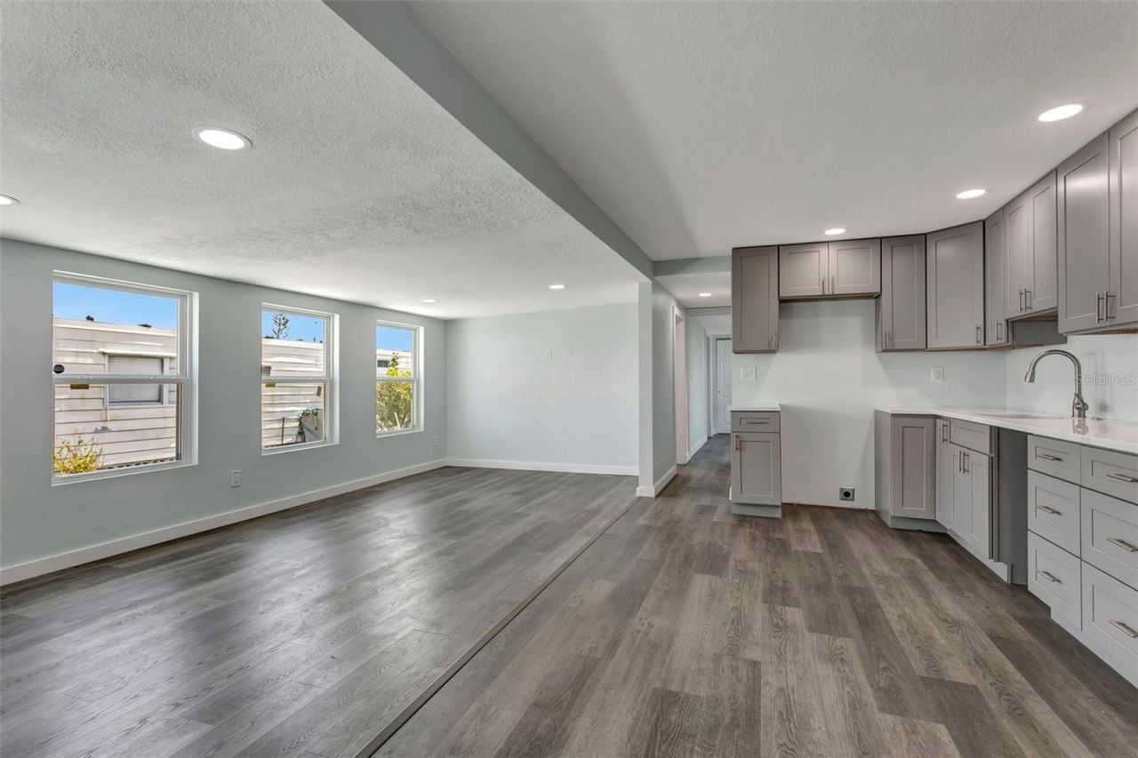 410 W 51st Avenue Drive W, Bradenton, FL 34207 Photo