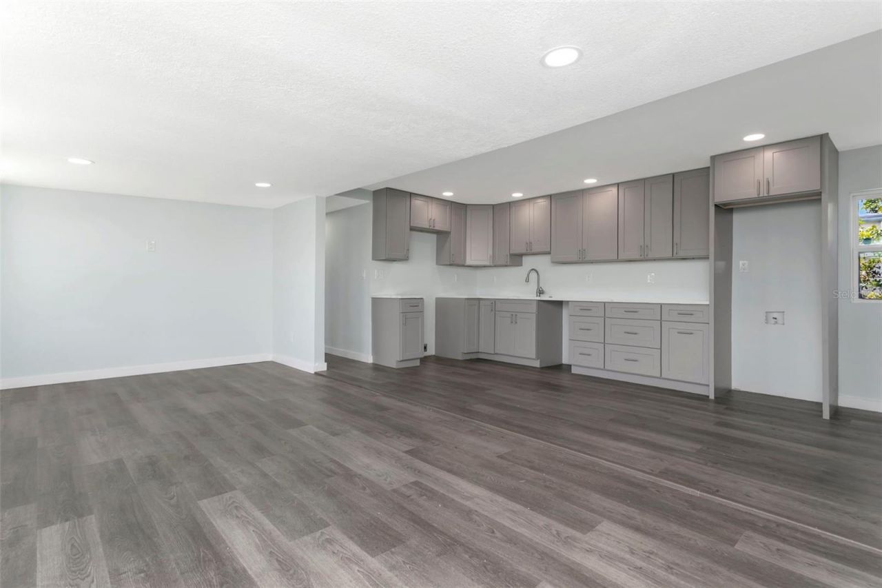 410 W 51st Avenue Drive W, Bradenton, FL 34207 Photo