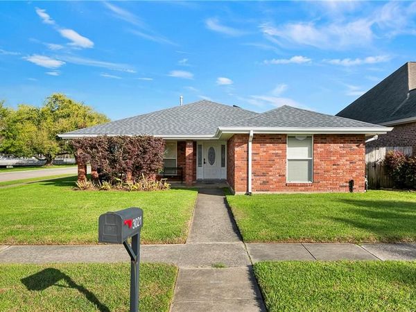 3021 KAREN Drive, Chalmette, LA 70043