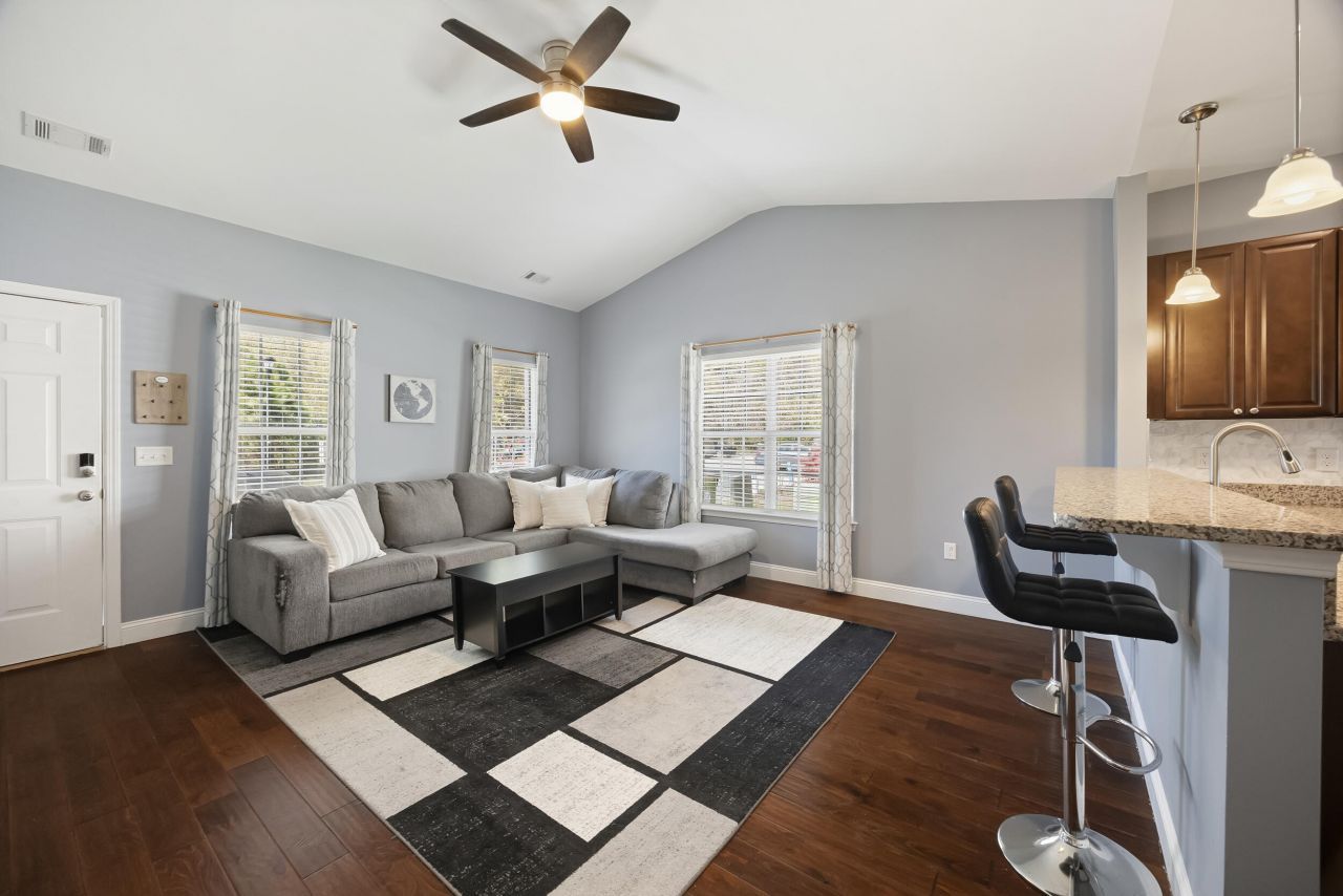 268 Admiration Avenue Photo 3