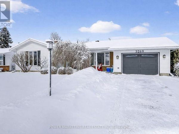3269 CLEARWATER Crescent, Ottawa, ON K1V7S3