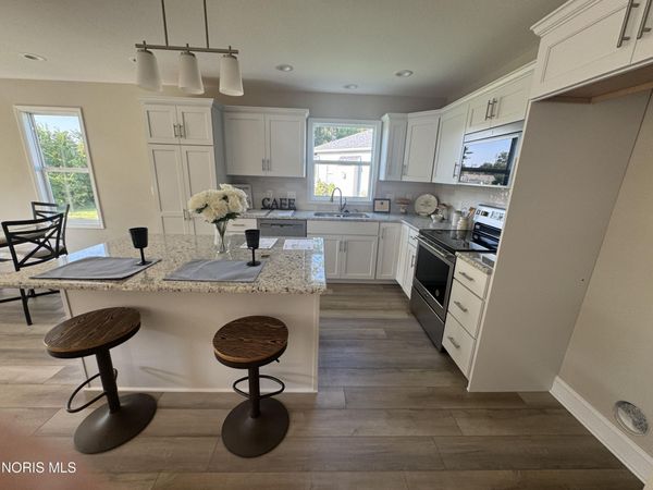 1053 Plum Grove Lane, Toledo, OH 43615