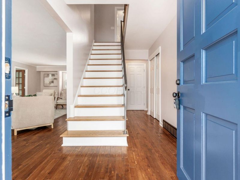 809 Colony Court, Columbus, OH 43235 Photo 3