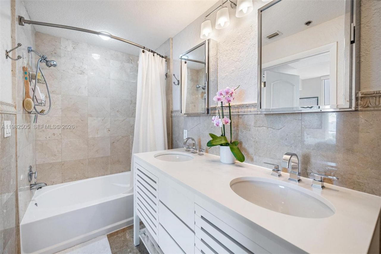 6515 Collins Ave, Unit 1507, Miami Beach, FL 33141 Photo