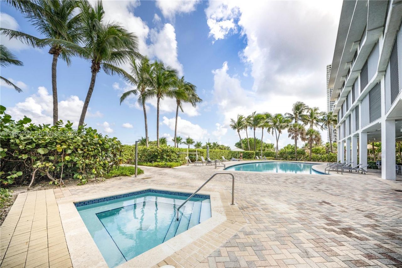 6515 Collins Ave, Unit 1507, Miami Beach, FL 33141 Photo