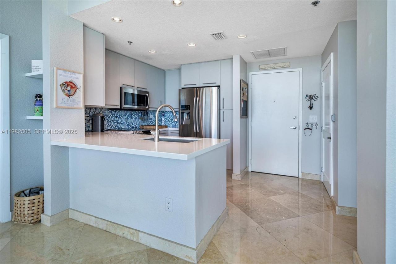 6515 Collins Ave, Unit 1507, Miami Beach, FL 33141 Photo