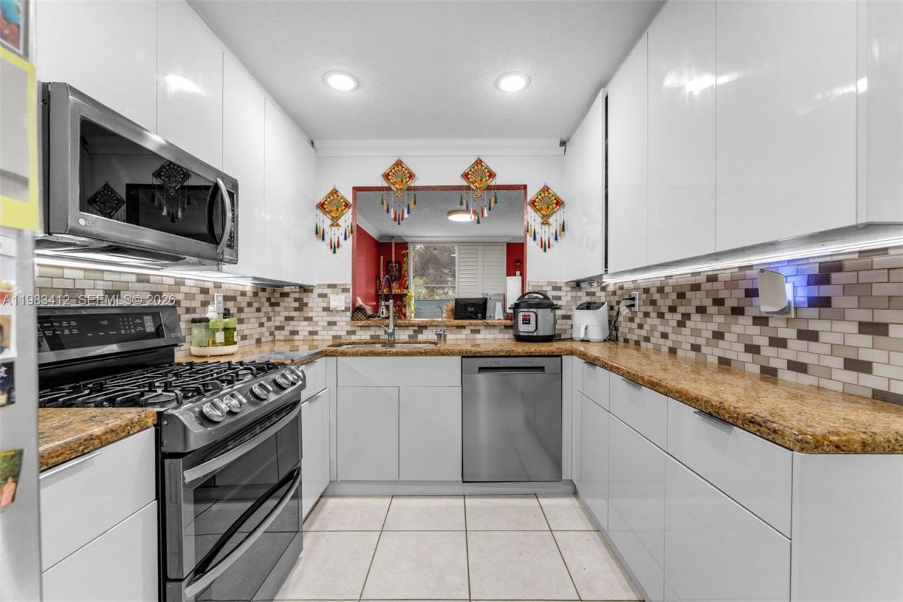 5208 NW 103rd Ave, Doral, FL 33178 Photo