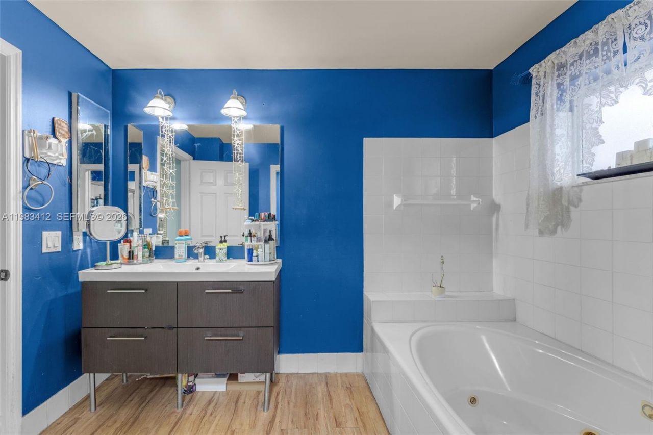 5208 NW 103rd Ave, Doral, FL 33178 Photo