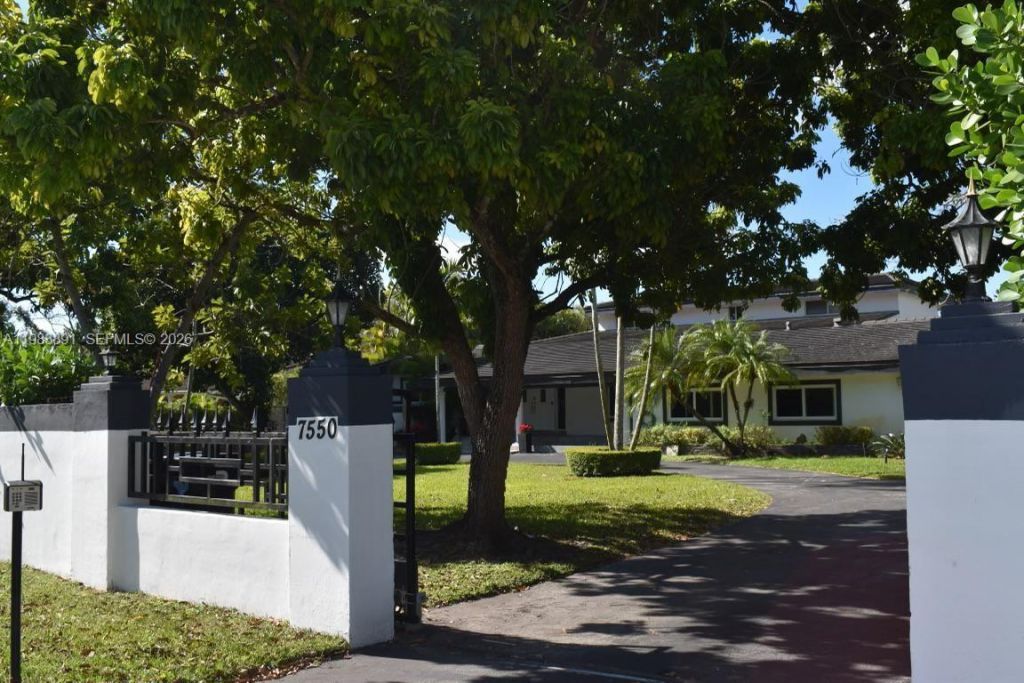 7550 SW 82nd Ct , Miami, FL 33143 Photo